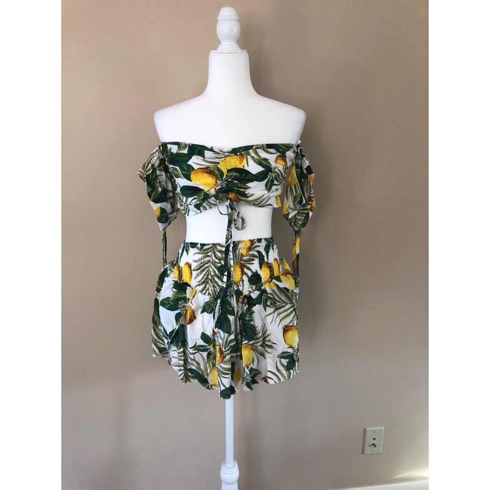 Two piece set. Fashion Nova